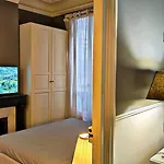 Central Paris Apartment Near Champs Elysees