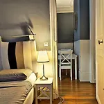 Central Paris Apartment Near Champs Elysees