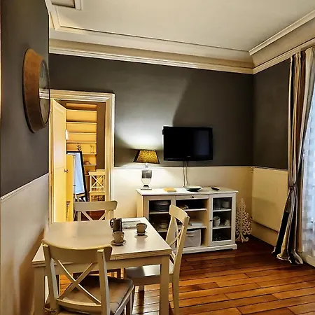 Near Champs Elysees Apartment Paris