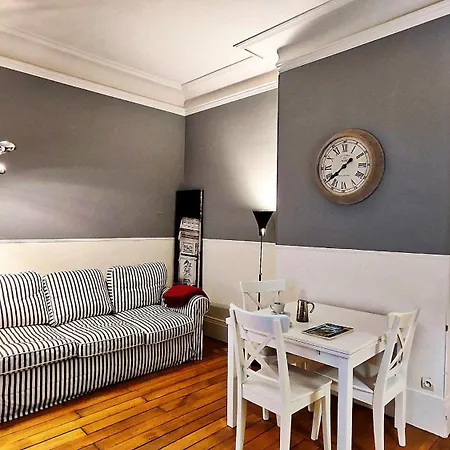 Near Champs Elysees Apartment