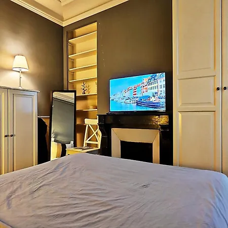 Near Champs Elysees Apartment Paris
