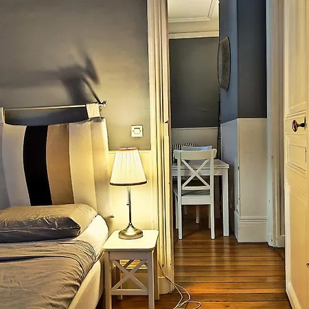 Apartment Near Champs Elysees Paris