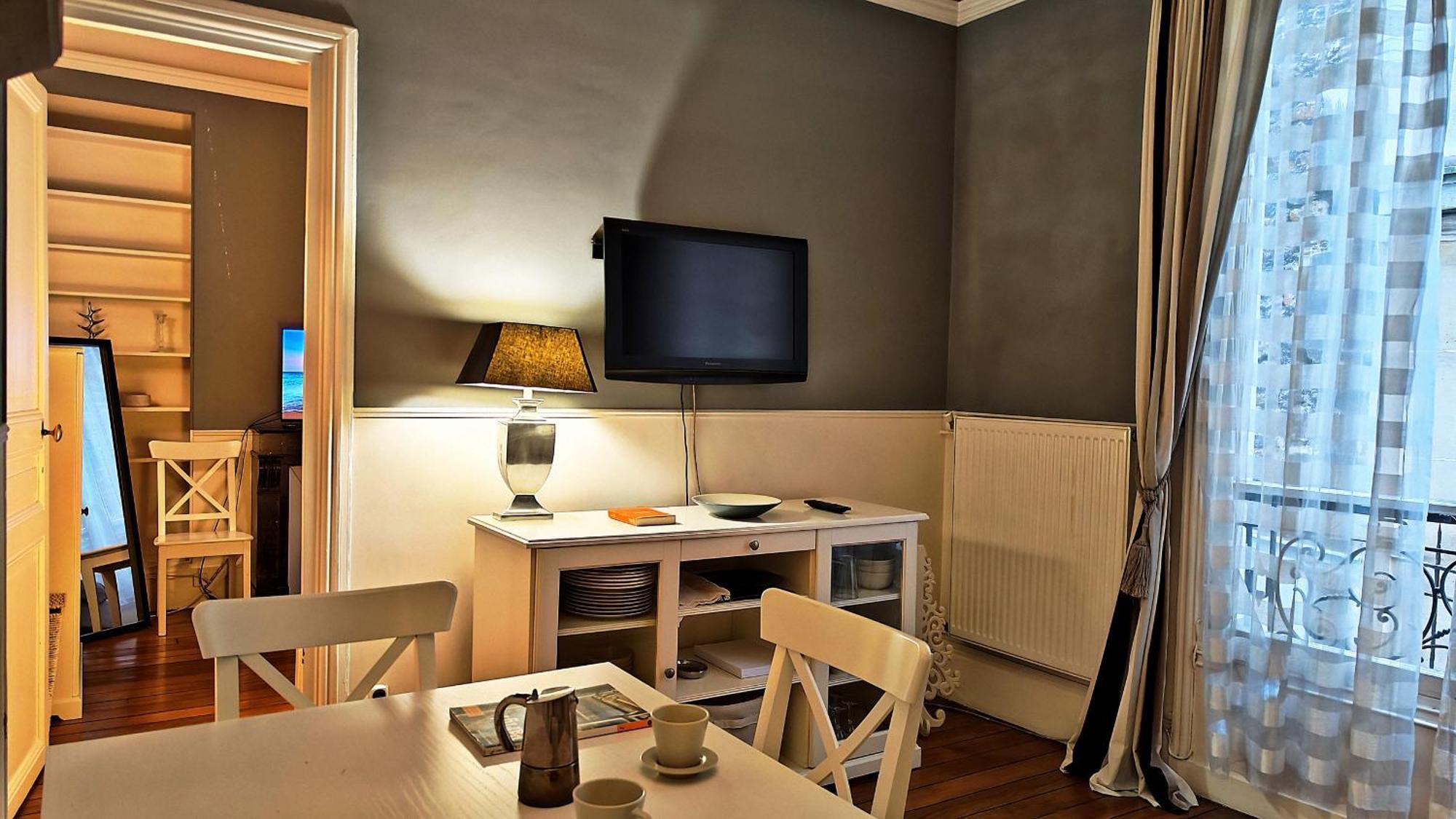 Apartment Near Champs Elysees Paris